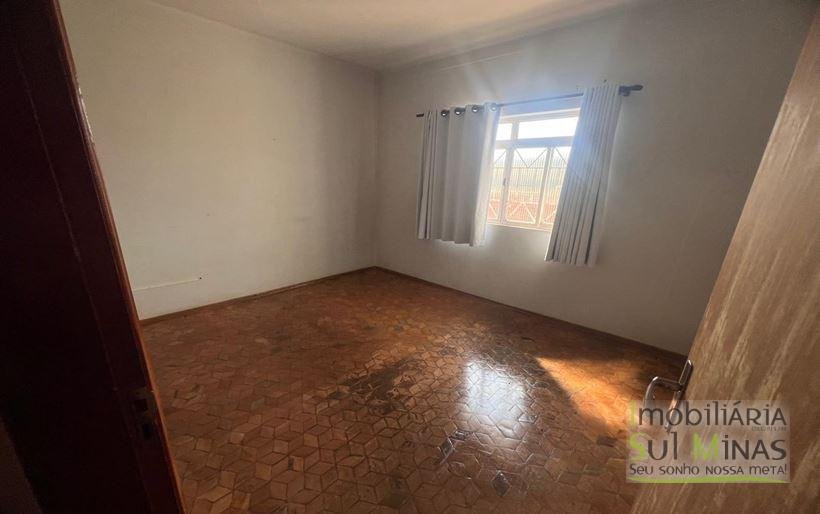 Casa com lote de 314,30m² à Venda no Córrego do Bom Jesus MG Cód. 2004 (13)