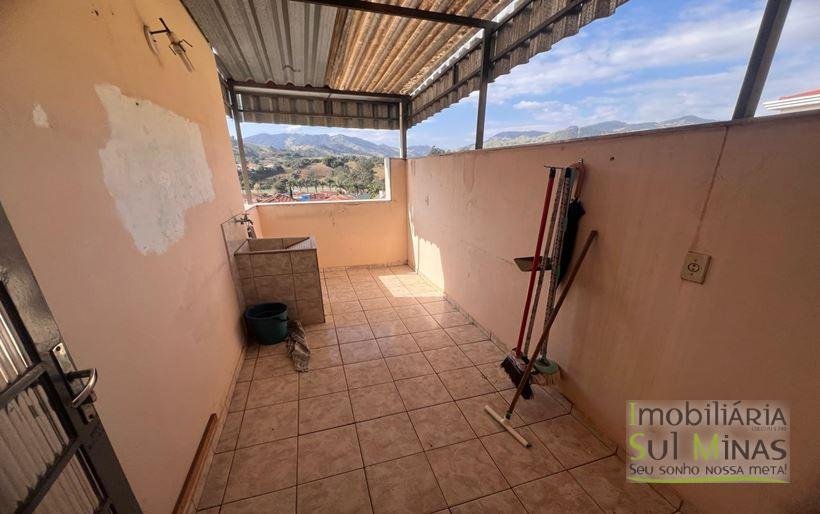 Casa com lote de 314,30m² à Venda no Córrego do Bom Jesus MG Cód. 2004 (8)