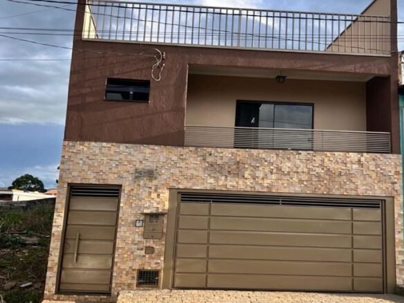 Casa com ótimo acabamento e área de lazer ampla à Venda em Cambuí MG Cód. 1998 (18)