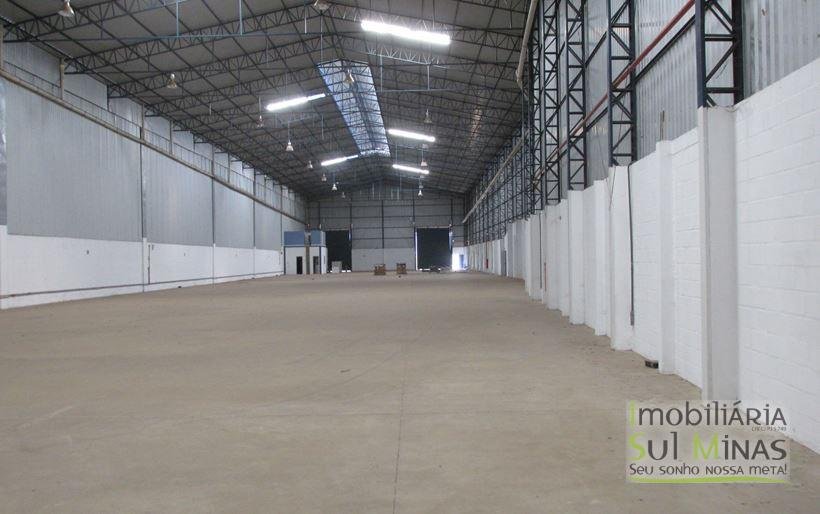 Galpão de 3.120 m² com 600 m² de pátio para locação em Cambuí MG Cód. 2006 (18)