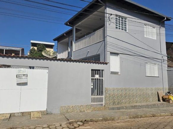 Casa com 3 Dormitórios em Ótimo Bairro à Venda em Cambuí MG Cód. 1417 (17)