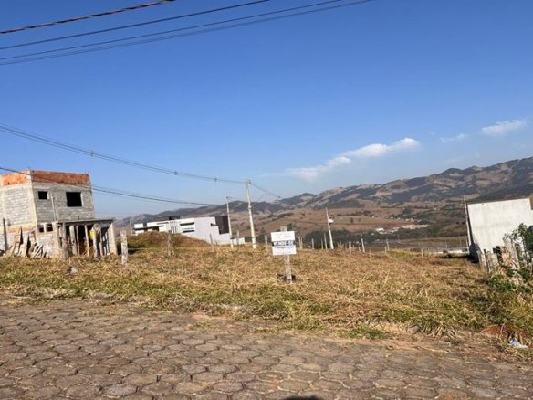 Lote de esquina com 284m² e boa topografia à Venda Cód. 2013 (1)