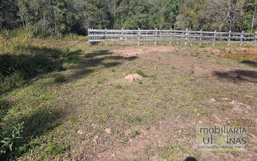 Terreno de 2300m² com tanque de peixe à Venda em Camanducaia MG Cód. 2010 (11)