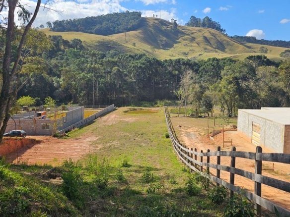 Terreno de 2300m² com tanque de peixe à Venda em Camanducaia MG Cód. 2010 (2)