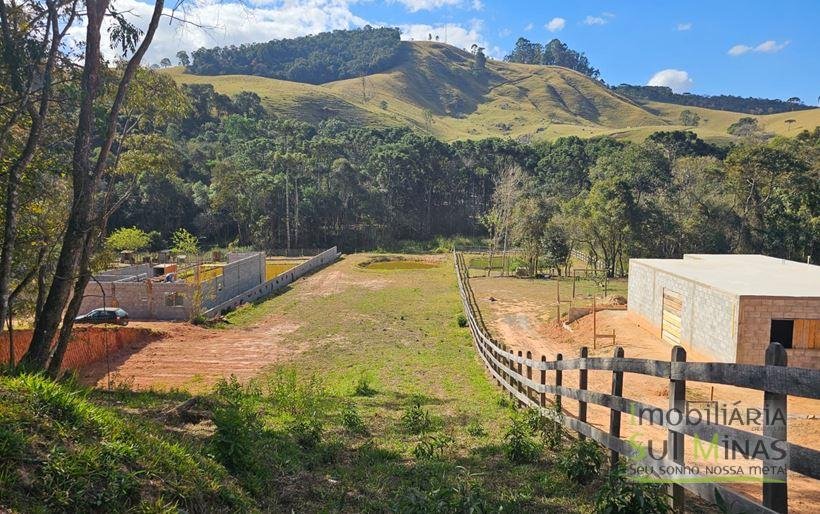 Terreno de 2300m² com tanque de peixe à Venda em Camanducaia MG Cód. 2010 (2)