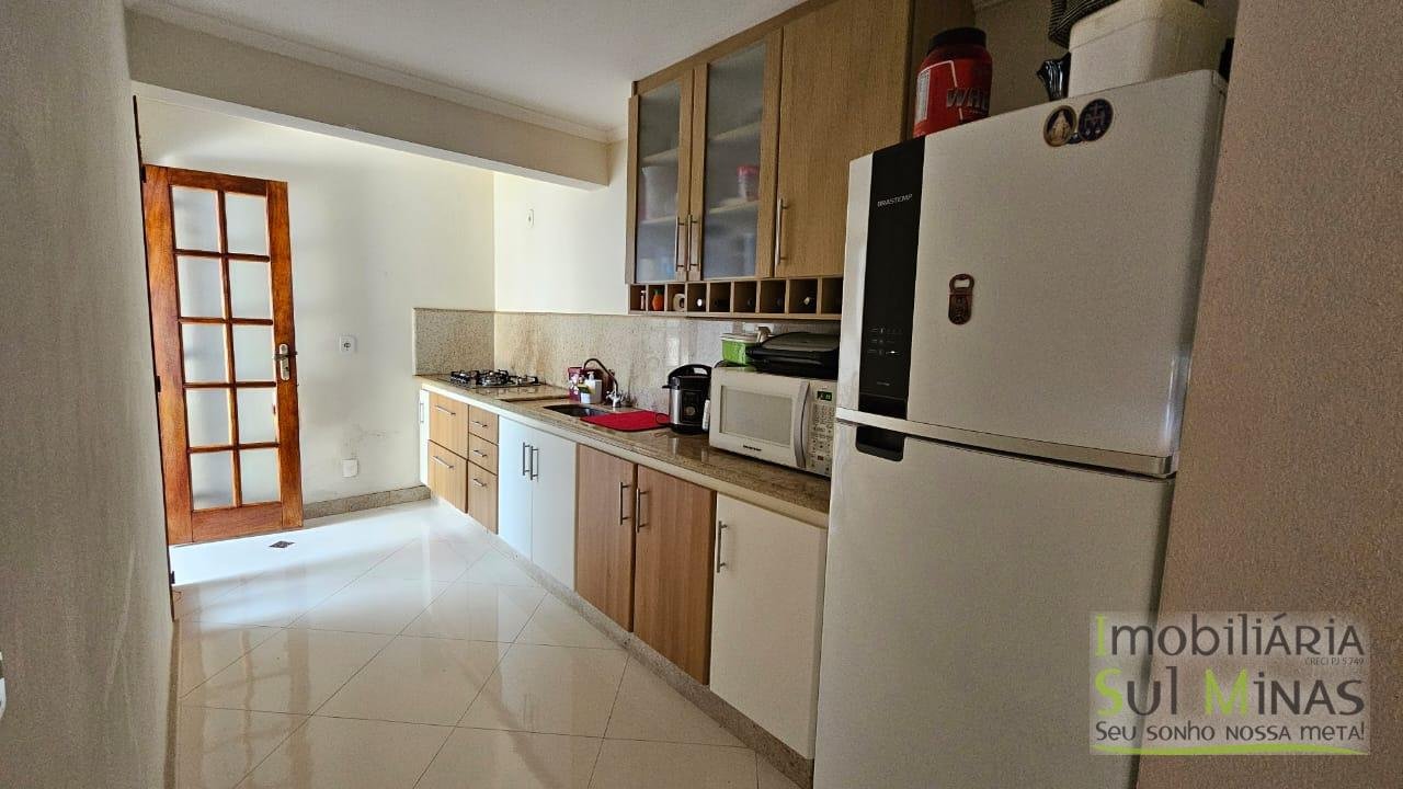 Casa Plana com Edícula à Venda em Cambuí MG Cód. 2036 (18)