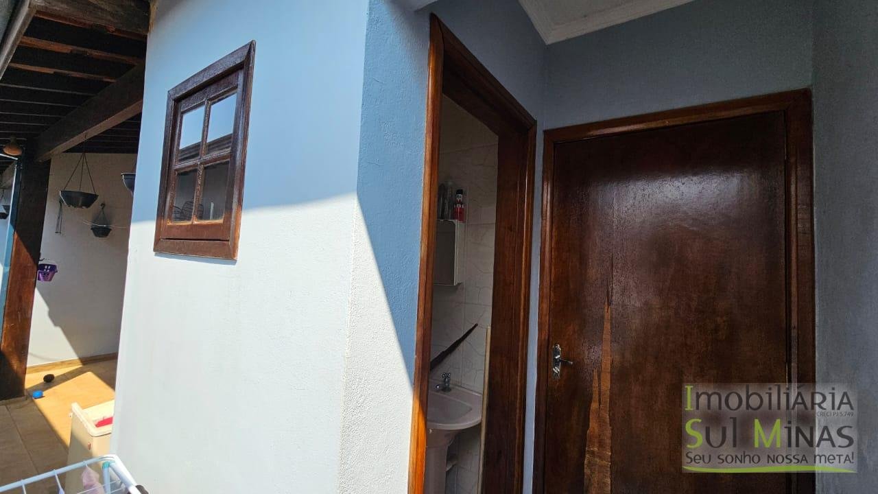 Casa Plana com Edícula à Venda em Cambuí MG Cód. 2036 (2)