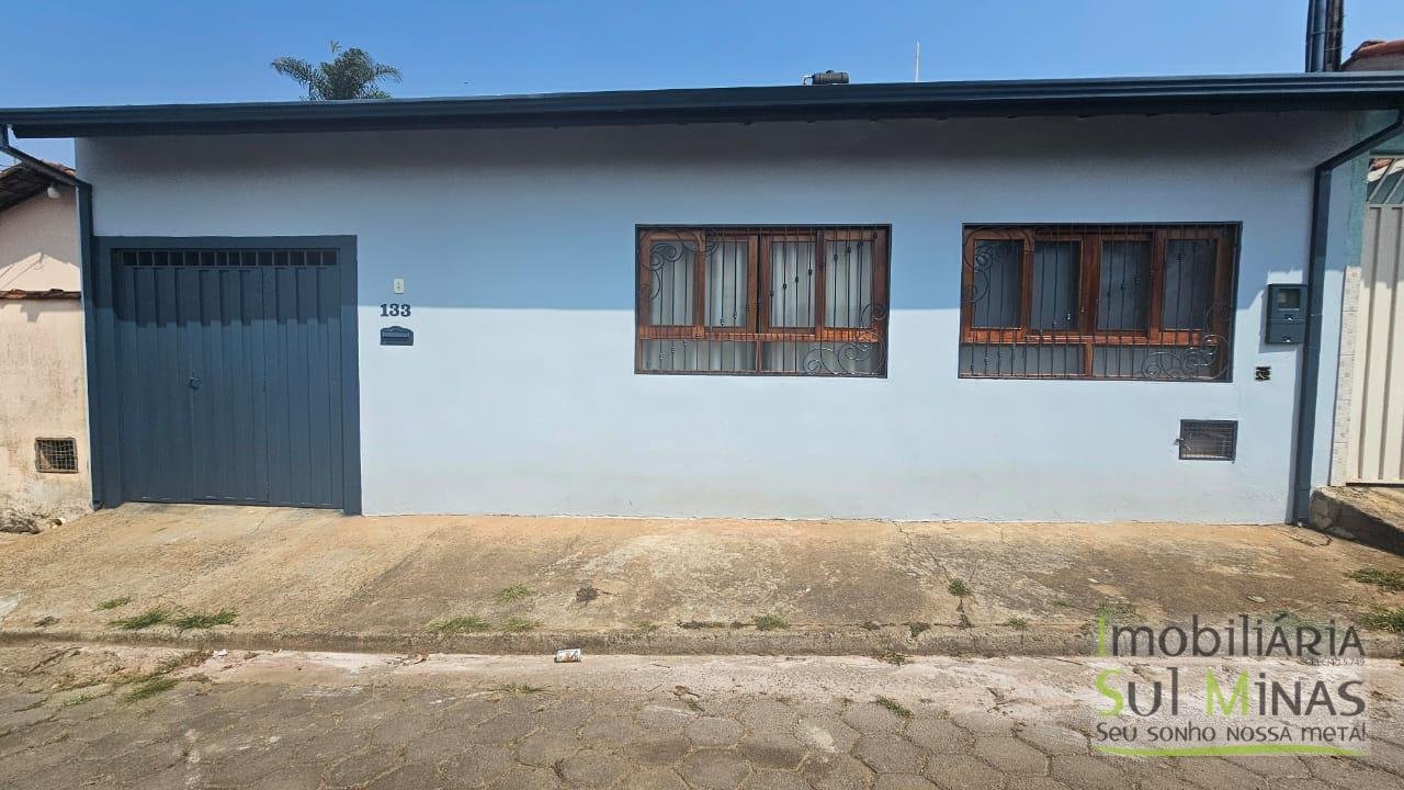 Casa Plana com Edícula à Venda em Cambuí MG Cód. 2036 (21)