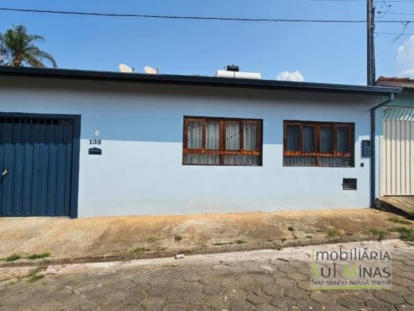 Casa Plana com Edícula à Venda em Cambuí MG Cód. 2036 (24)