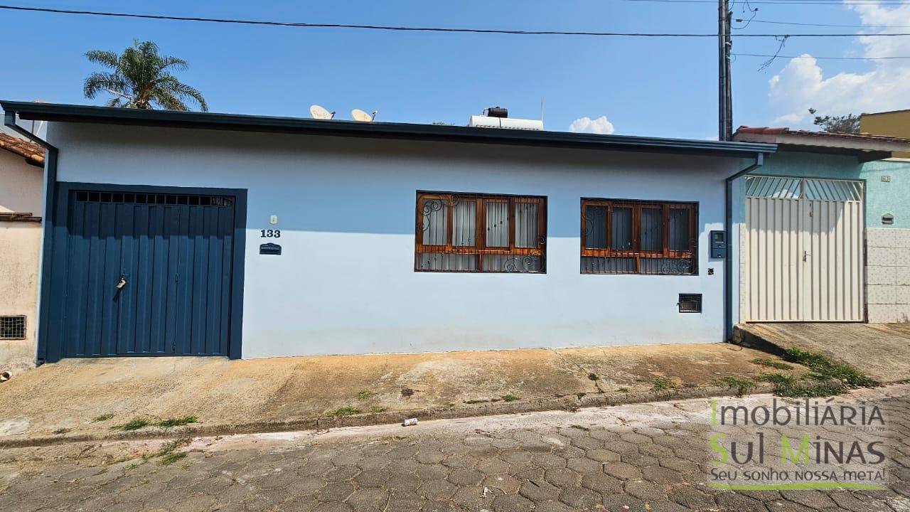 Casa Plana com Edícula à Venda em Cambuí MG Cód. 2036 (24)