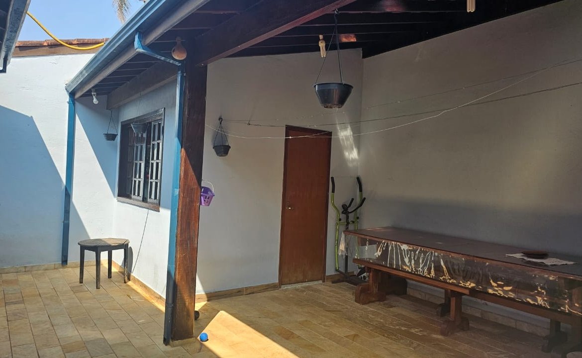 Casa Plana com Edícula à Venda em Cambuí MG Cód. 2036 (3)