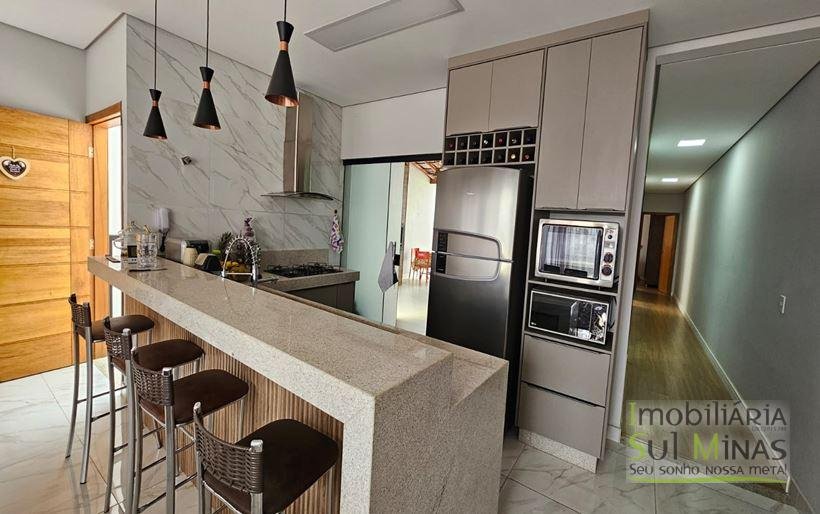 Casa de 175m² Com Área Gourmet á Venda em Cambuí MG Cód. 2026 (32)