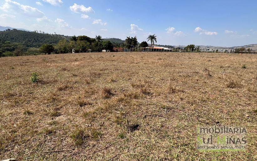 Terreno Industrial de 14.047m² com ótima topografia e aproveitamento à Venda Cód. 2038 (2)