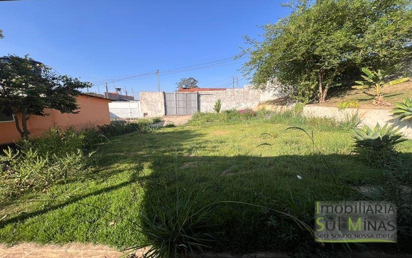 Casa com 250 m² de terreno e lago de peixe à Venda em Cambuí MG Cód. 2040 (14)