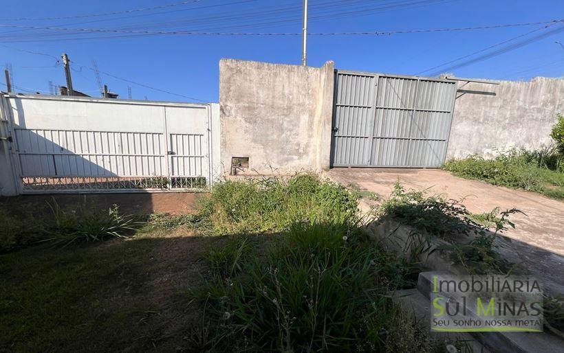 Casa com 250 m² de terreno e lago de peixe à Venda em Cambuí MG Cód. 2040 (3)