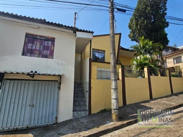 Casa com 3 moradas à Venda em Cambuí MG Cód. 2045 (1)