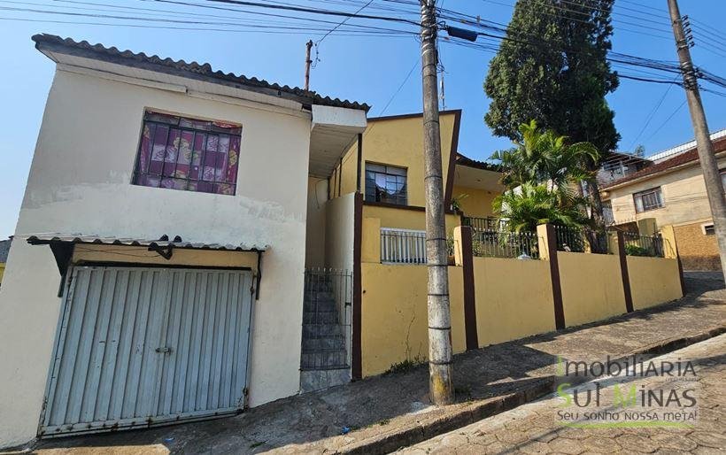 Casa com 3 moradas à Venda em Cambuí MG Cód. 2045 (1)