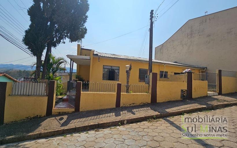 Casa com 3 moradas à Venda em Cambuí MG Cód. 2045 (14)