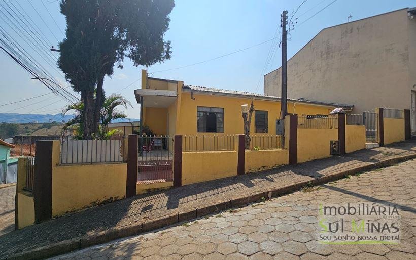 Casa com 3 moradas à Venda em Cambuí MG Cód. 2045 (2)