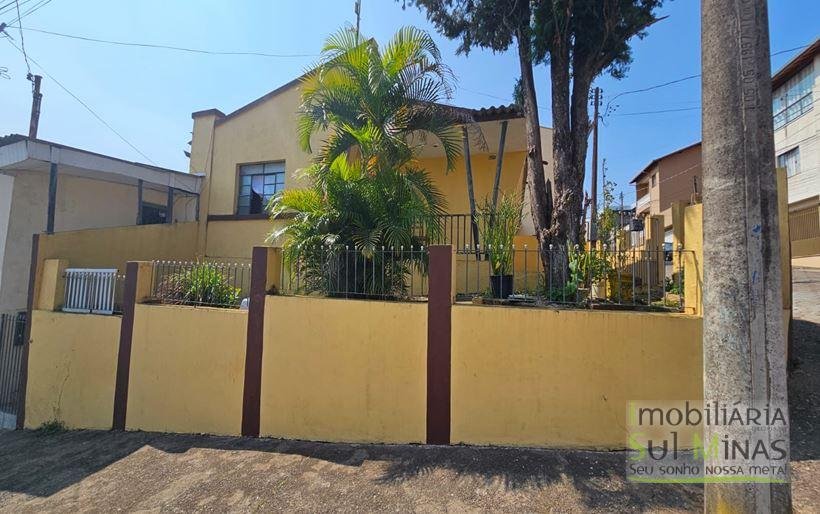 Casa com 3 moradas à Venda em Cambuí MG Cód. 2045 (3)