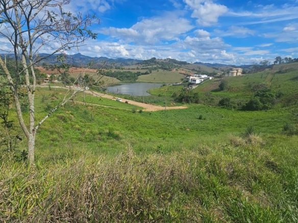 Lote com linda vista medindo 675 m² em Cambuí MG Cód. 2050 (1)