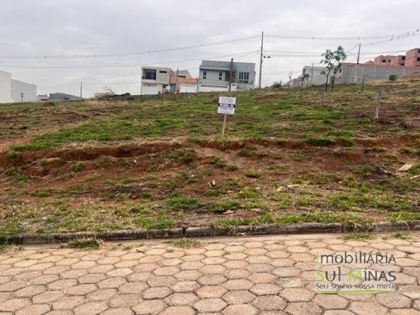 Lote de 250 m² à Venda em Cambuí MG Cód. 2047 (2)