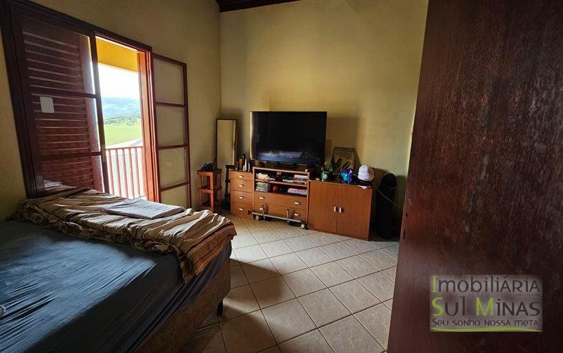 Casa com vista para Serra da Mantiqueira à Venda em Cambuí MG Cód. 2062 (12)