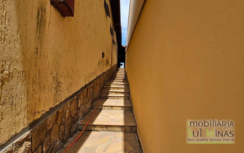 Casa com vista para Serra da Mantiqueira à Venda em Cambuí MG Cód. 2062 (23)