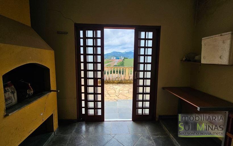 Casa com vista para Serra da Mantiqueira à Venda em Cambuí MG Cód. 2062 (24)