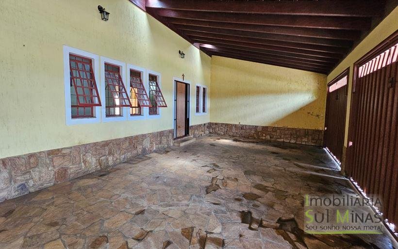 Casa com vista para Serra da Mantiqueira à Venda em Cambuí MG Cód. 2062 (25)