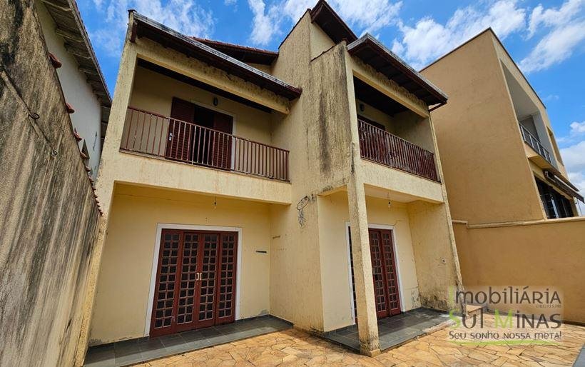 Casa com vista para Serra da Mantiqueira à Venda em Cambuí MG Cód. 2062 (3)