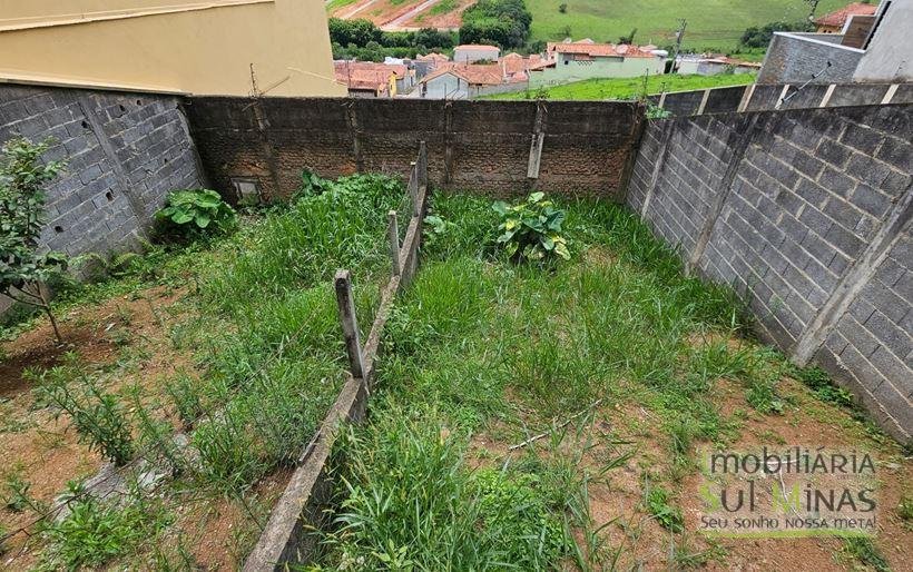 Casa com vista para Serra da Mantiqueira à Venda em Cambuí MG Cód. 2062 (30)