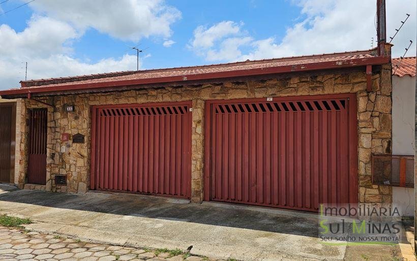 Casa com vista para Serra da Mantiqueira à Venda em Cambuí MG Cód. 2062 (33)