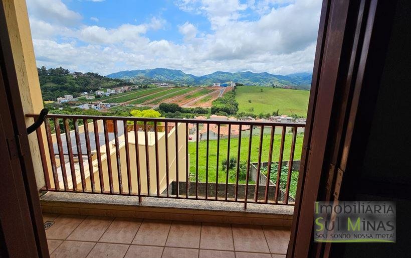 Casa com vista para Serra da Mantiqueira à Venda em Cambuí MG Cód. 2062 (4)