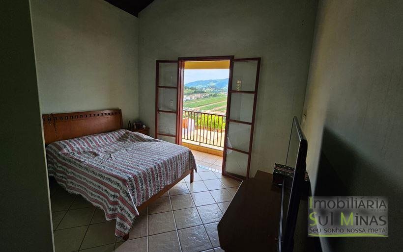 Casa com vista para Serra da Mantiqueira à Venda em Cambuí MG Cód. 2062 (8)