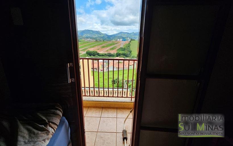 Casa com vista para Serra da Mantiqueira à Venda em Cambuí MG Cód. 2062 (9)