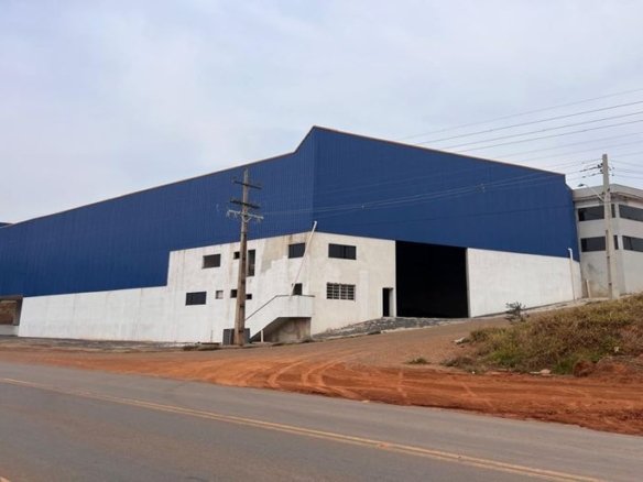 Galpão de 1.500 m² com pé dieireito de 12 metros em Cambuí MG Cód. 2059 (2)