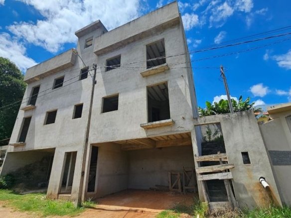 Prédio com 6 apartamentos em fase de acabamento à Venda em Cambuí MG Cód. 2067 (6)