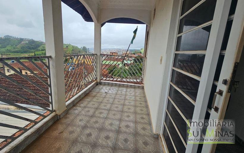 Casa com 3 dormitórios e espaço para área gourmet à Venda em Cambuí MG Cód. 2078 (1)