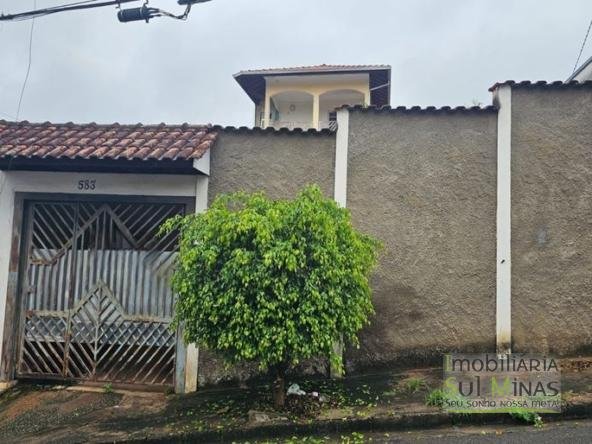 Casa com 3 dormitórios e espaço para área gourmet à Venda em Cambuí MG Cód. 2078 (4)