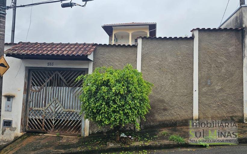 Casa com 3 dormitórios e espaço para área gourmet à Venda em Cambuí MG Cód. 2078 (4)