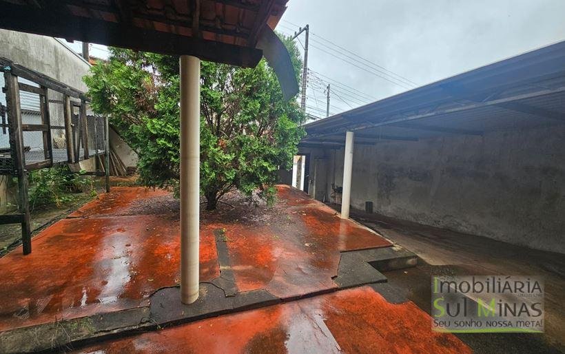 Casa com 3 dormitórios e espaço para área gourmet à Venda em Cambuí MG Cód. 2078 (6)