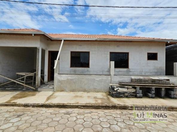 Casa com 3 dormitórios próximo ao centro à Venda no Córrego do Bom Jesus Cód. 2081 (14)