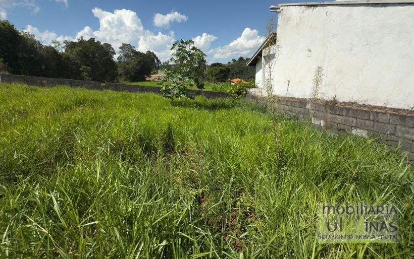 Lote plano todo murado de 200 m² à Venda em Cambuí MG Cód. 2080 (2)