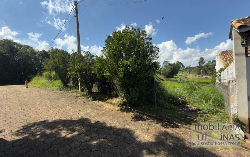 Lote plano todo murado de 200 m² à Venda em Cambuí MG Cód. 2080 (6)