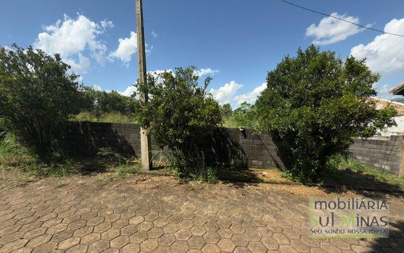 Lote plano todo murado de 200 m² à Venda em Cambuí MG Cód. 2080 (7)