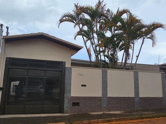 Casa Plana com Saída para Duas Ruas à Venda em Cambuí MG Cód. 2098 (16)