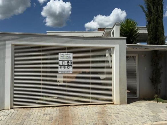 Casa plana com quintal à Venda no Córrego do bom Jesus MG Cód. 2100 (18)