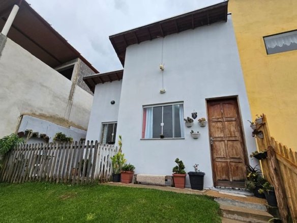 Casa à Venda no Córrego do Bom Jesus MG com 3 Quartos Cód. 1698 (2)