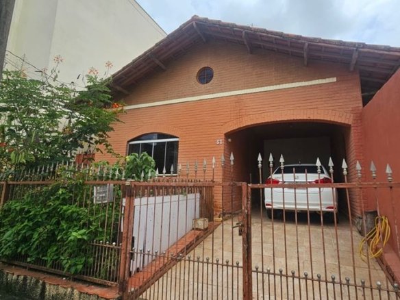 Casa plana com Edícula à Venda no Centro de Cambuí MG Cód. 2106 (13)